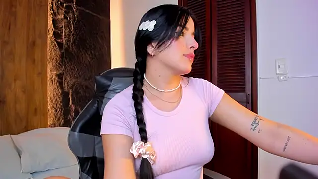 evelin lopezz online show from September 16, 2025, 2:12 am