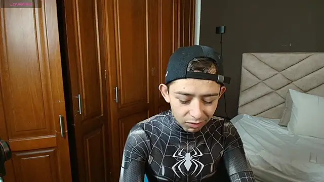 Aleecandrews online show from October 31, 2025, 7:37 pm