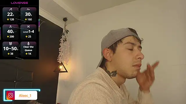 Aleecandrews online show from December 2, 2025, 7:09 pm