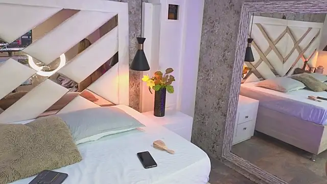 Snapshot of Saara_evans_ chatting on September 30, 2025, 8:25 pm Saara evans online show from September 30, 2025, 8:25 pm