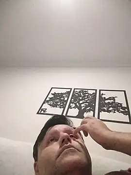 LeoMaduroSP online show from November 12, 2025, 3:51 am