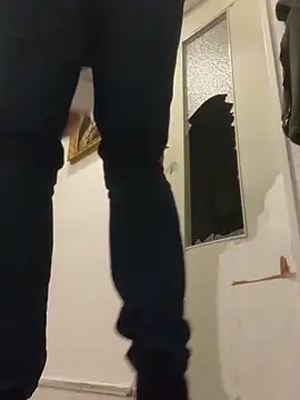 Snapshot of OfferedTearing chatting on September 9, 2025, 10:31 pm OfferedTearing online show from September 9, 2025, 10:31 pm