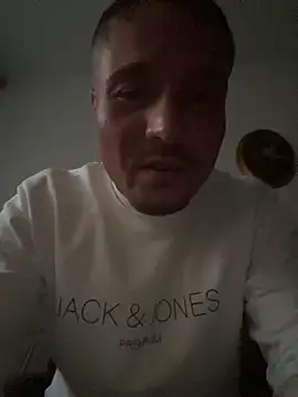 Snapshot of OfferedTearing chatting on September 27, 2025, 5:07 pm OfferedTearing online show from September 27, 2025, 5:07 pm