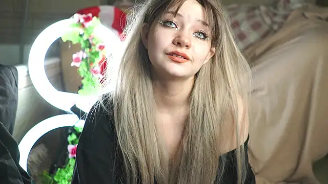 nikoli naw online show from September 12, 2025, 4:23 am