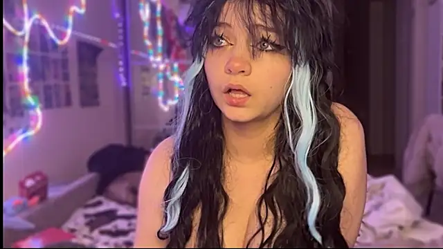 nikoli naw online show from October 26, 2025, 2:12 pm