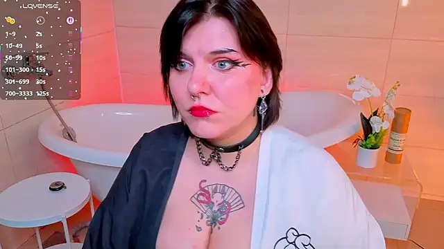 bluelunaray online show from November 18, 2025, 10:09 am