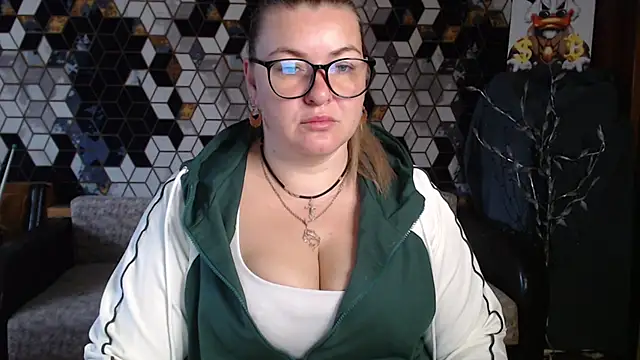 NikaSkylink online show from April 14, 2026, 4:40 am