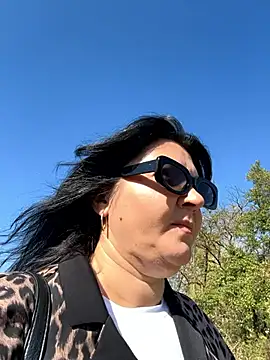 Liza Will online show from September 22, 2025, 7:32 am