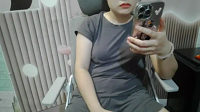 Snapshot of Emachiii chatting on September 9, 2025, 12:21 am Emachiii online show from September 9, 2025, 12:21 am