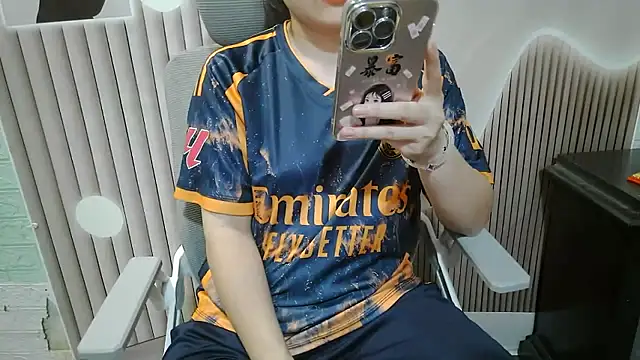 Snapshot of Emachiii chatting on September 9, 2025, 12:26 pm Emachiii online show from September 9, 2025, 12:26 pm