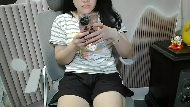 Snapshot of Emachiii chatting on September 11, 2025, 12:16 pm Emachiii online show from September 11, 2025, 12:16 pm