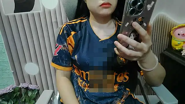 Snapshot of Emachiii chatting on October 6, 2025, 2:42 am Emachiii online show from October 6, 2025, 2:42 am