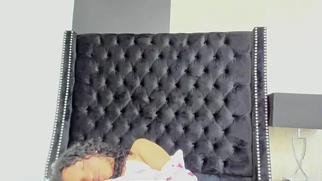 LittleeStar online show from October 8, 2025, 8:01 am