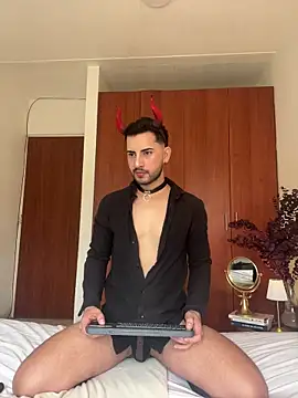 Dark beauty2 online show from October 31, 2025, 5:47 pm