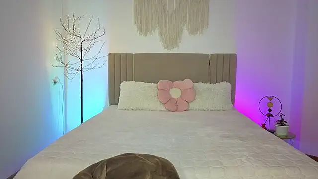 Real cutie1 online show from February 18, 2026, 2:13 pm