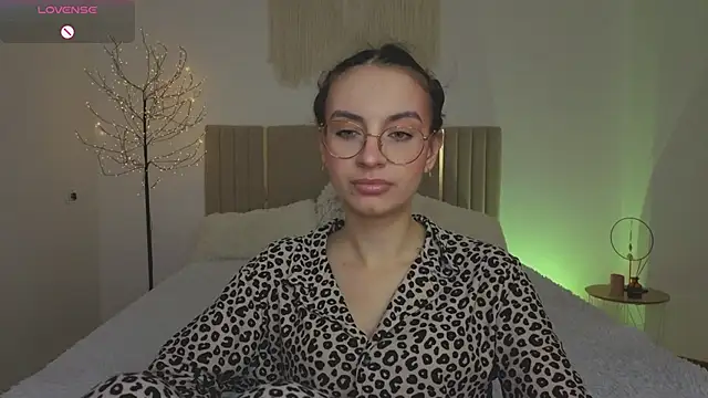 Real cutie1 online show from April 14, 2026, 12:44 pm