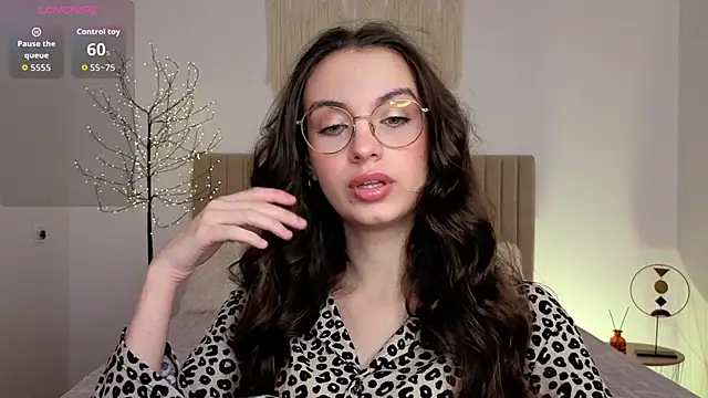 Real cutie1 online show from June 8, 2026, 1:11 pm