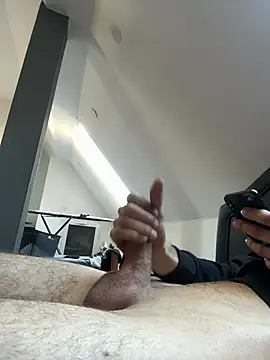 Snapshot of musti312 chatting on February 15, 2026, 12:47 pm musti312 online show from February 15, 2026, 12:47 pm