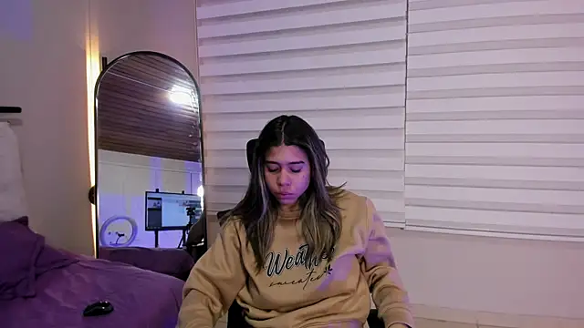 Rachell criss online show from October 4, 2025, 4:10 am