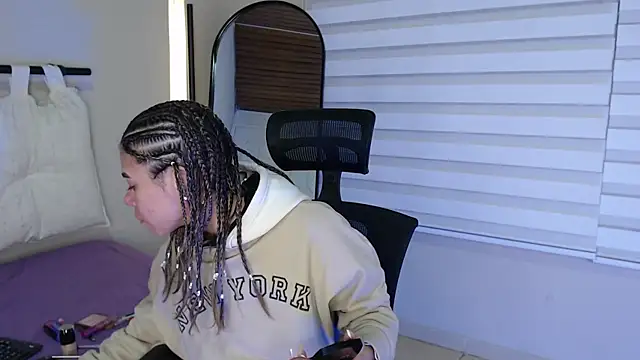 Rachell criss online show from October 8, 2025, 6:44 am