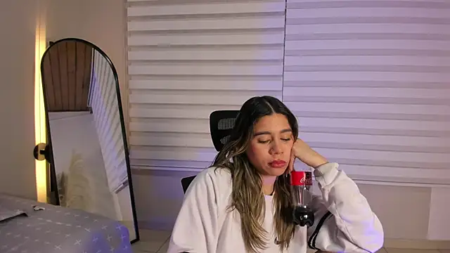 Rachell criss online show from November 9, 2025, 4:22 am