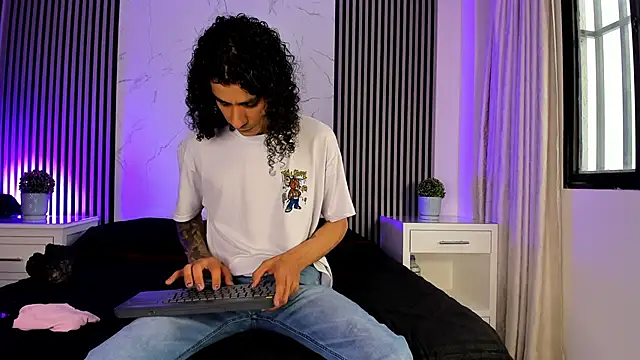 JackAndRosse  online show from November 1, 2025, 1:24 pm