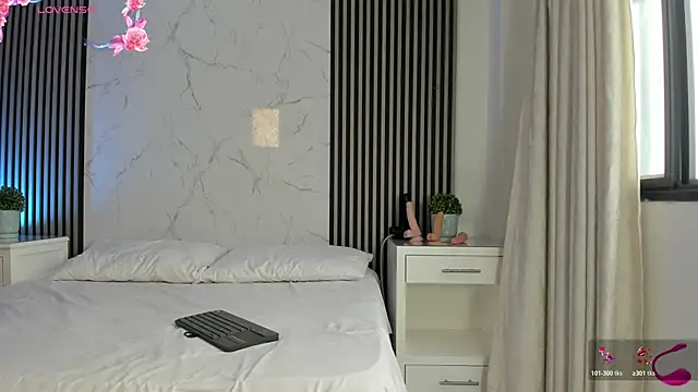 JackAndRosse  online show from November 12, 2025, 1:55 pm