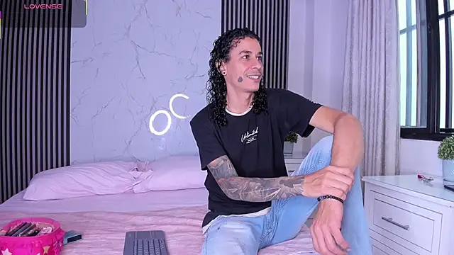 JackAndRosse  online show from February 18, 2026, 1:29 pm