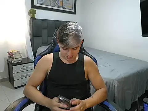 Snapshot of Justin_trevor1 chatting on April 29, 2026, 9:43 pm Justin trevor1 online show from April 29, 2026, 9:43 pm