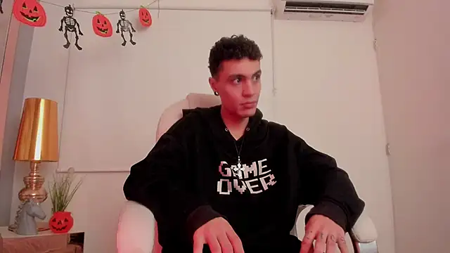 dark sun302 online show from October 30, 2025, 2:24 am