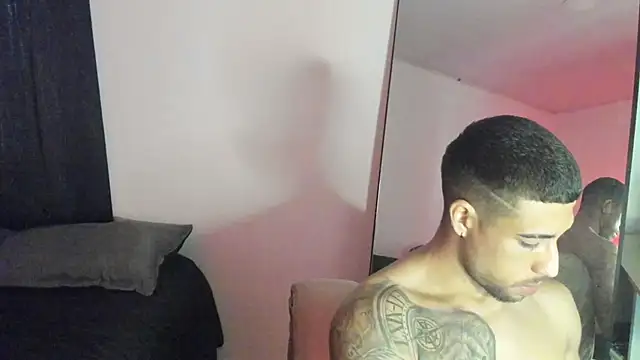 ThiagoLugo online show from November 6, 2025, 8:43 pm