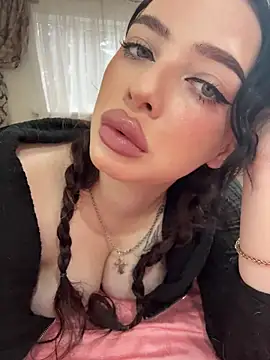 Hannah xBaby online show from November 27, 2025, 8:38 am