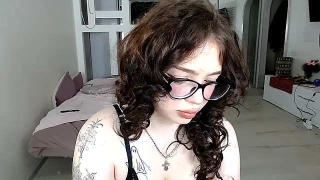 Hannah xBaby online show from February 4, 2026, 1:39 pm