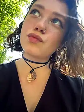 lucy-joy online show from September 10, 2025, 9:31 am