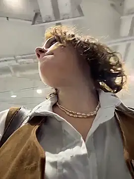 lucy-joy online show from September 23, 2025, 10:29 am