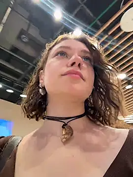 lucy-joy online show from October 6, 2025, 10:23 am