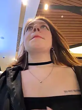 lucy-joy online show from November 22, 2025, 10:25 am