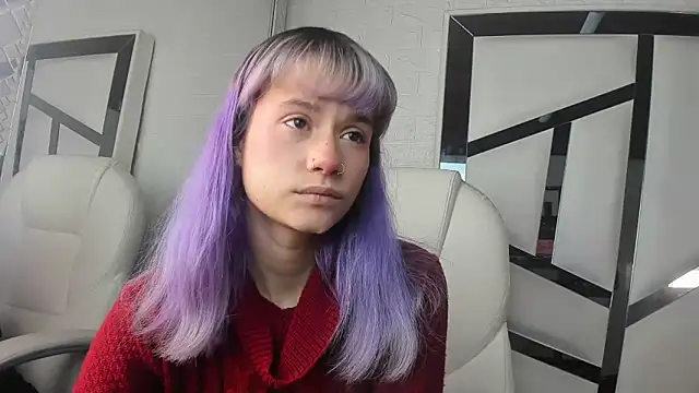 barbieambar online show from November 12, 2025, 1:22 pm