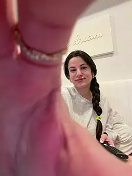 heyitsmadig online show from April 13, 2026, 2:11 pm