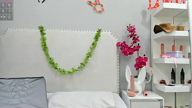 KoraSweett online show from September 30, 2025, 7:52 pm