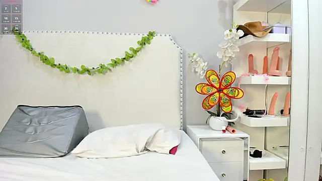 KoraSweett online show from October 4, 2025, 8:18 pm