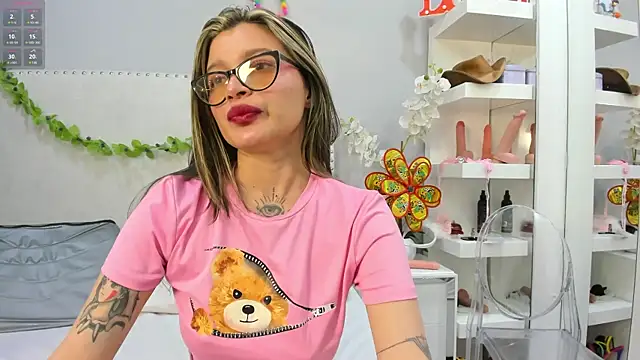 KoraSweett online show from October 8, 2025, 7:44 pm