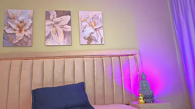 Snapshot of Bloom_Star chatting on October 7, 2025, 12:13 pm Bloom Star online show from October 7, 2025, 12:13 pm