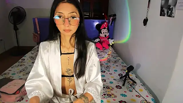 Anais lux online show from June 8, 2026, 11:27 pm