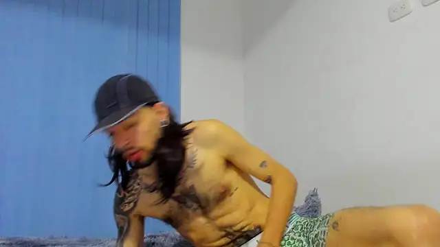 Snapshot of Theferxxo_12 chatting on October 27, 2025, 11:52 pm Theferxxo 12 online show from October 27, 2025, 11:52 pm