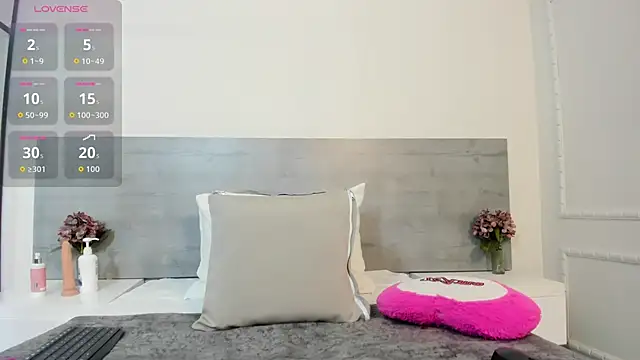 sunnyWhitee online show from September 11, 2025, 7:14 pm