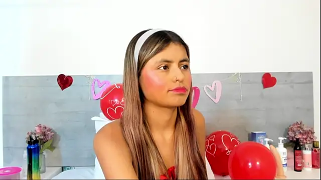 sunnyWhitee online show from February 13, 2026, 7:21 pm