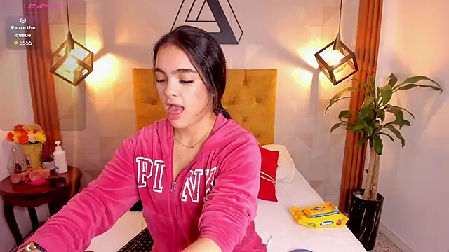 violet sweet19 online show from March 11, 2026, 1:06 pm