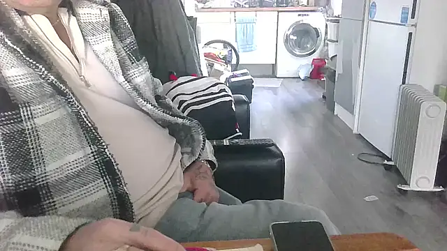 Snapshot of hefin18 chatting on January 24, 2025, 1:57 pm hefin18 online show from January 24, 2025, 1:57 pm