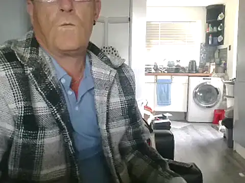 Snapshot of hefin18 chatting on February 4, 2025, 11:38 am hefin18 online show from February 4, 2025, 11:38 am